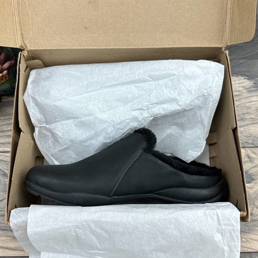 NIB Clarks Roseville 8.5M 39.5 Black Leather Faux Fur Lined Slip On Clogs - Picture 9 of 11